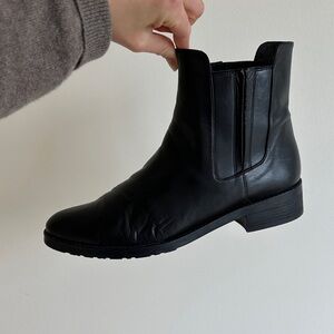 Stuart Weitzman Basilico Chelsea flat ankle boot - black 9.5